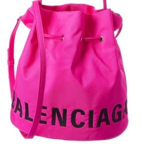 BALENCIAGA DRAWSTRING BUCKET IN FLUO PINK/BLACK
